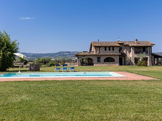 villa-assisi-posarellivillas-esterni-19-.jpg