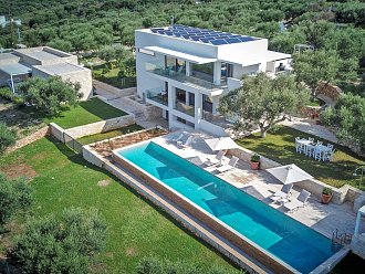 the-blue-white-crete-14.jpg