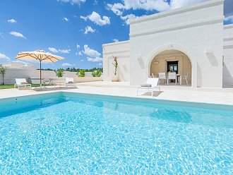 004-esterno-il-casalino-corte-dei-messapi-ostuni-puglia-raro-villas.jpg