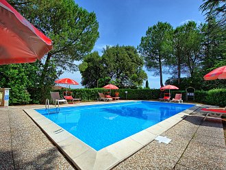 piscina-leccino-posarellivillas-4-.jpg