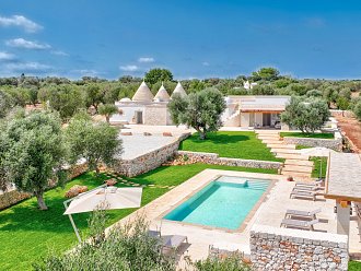 0-trulli-di-luccio-raro-villas.jpg
